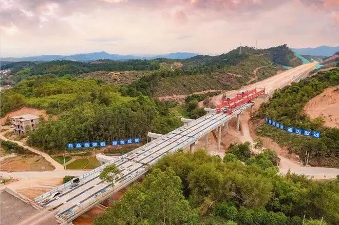 热烈庆祝同鑫科技签约信都至梧州高速公路一、二期机电工程一体化机柜项目
